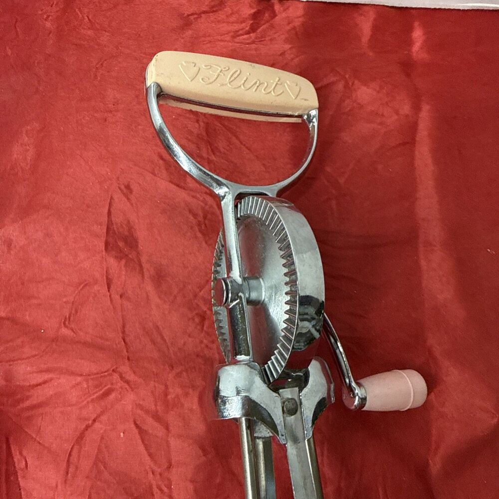 Vintage Flint Ekco 1950-60's Hand Mixer Pink Handle Egg Beater Made in USA